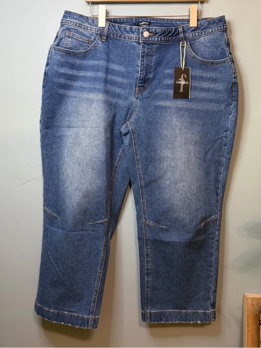 Flamingals NWT 3XL Medium Wash Cropped Stretch Jeans. 38 X 26